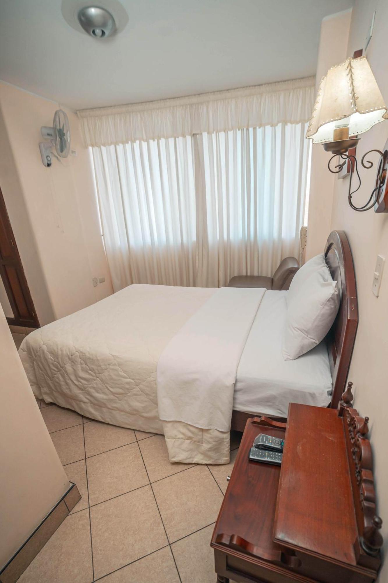 Hotel Torre Norte Trujillo Kültér fotó