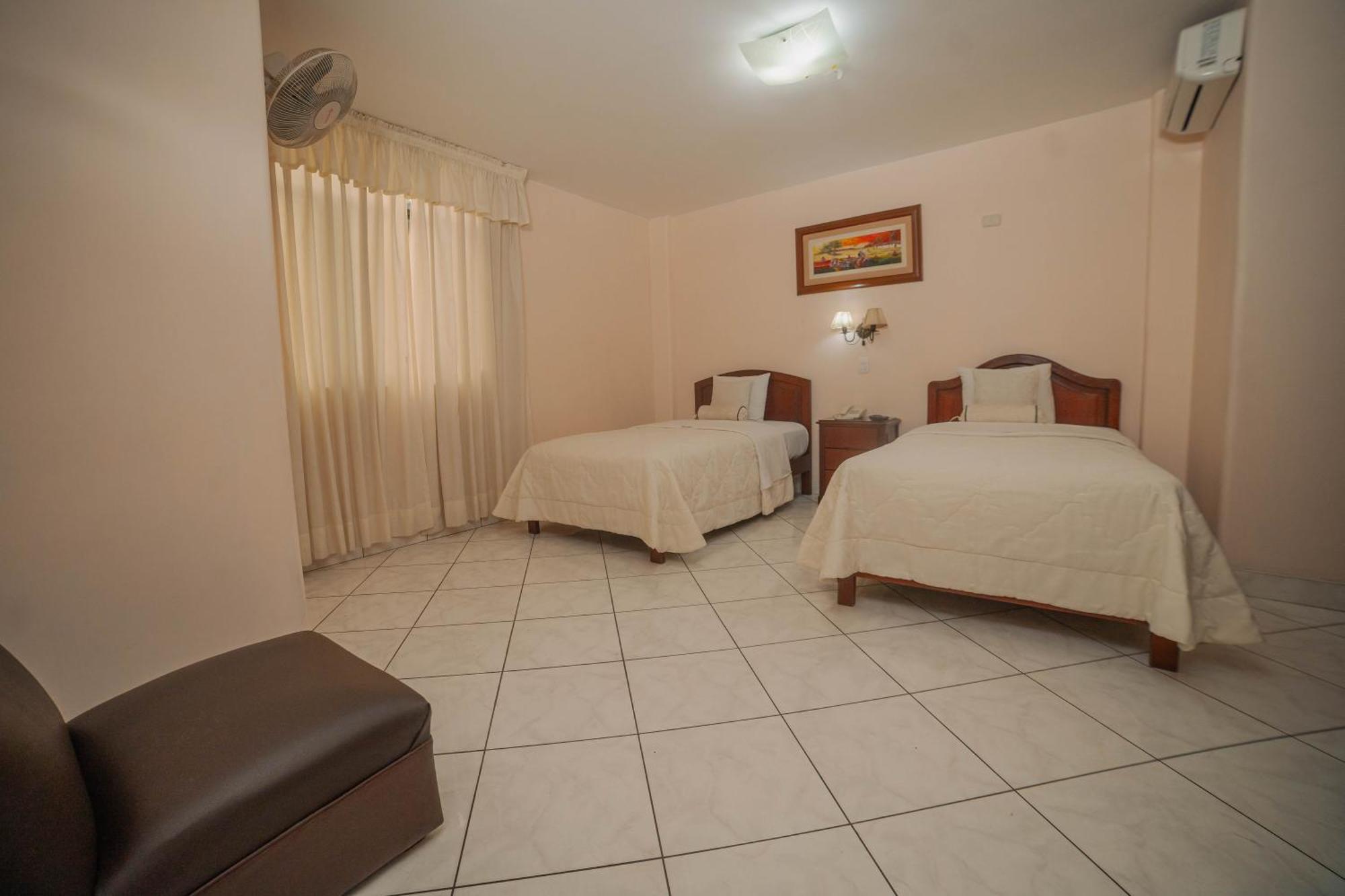 Hotel Torre Norte Trujillo Kültér fotó